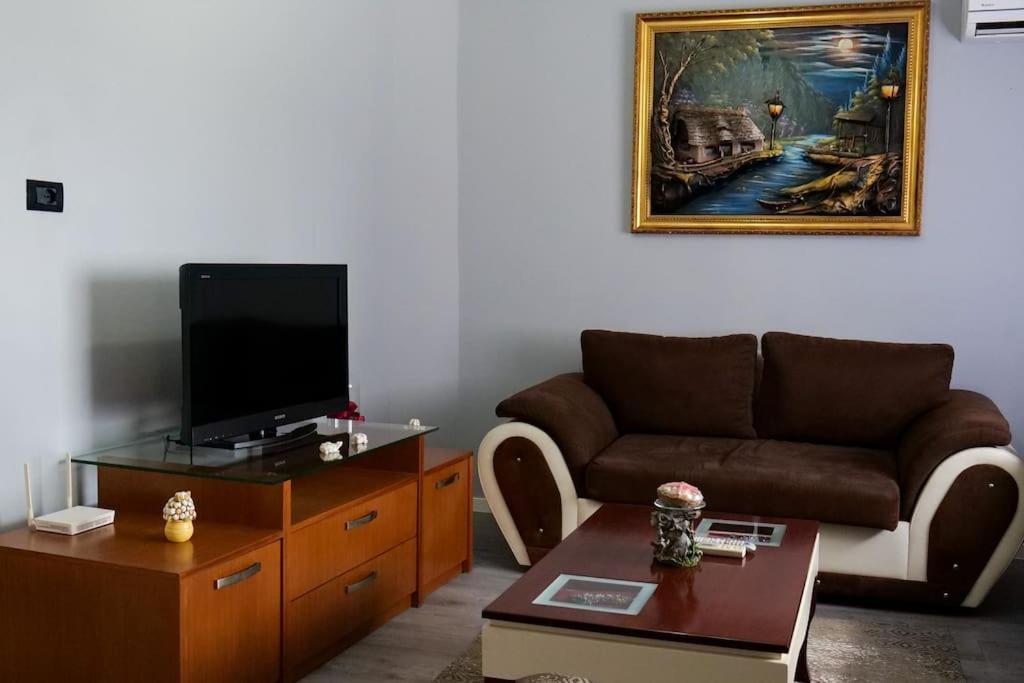 Krujë Kasmi Home מראה חיצוני תמונה