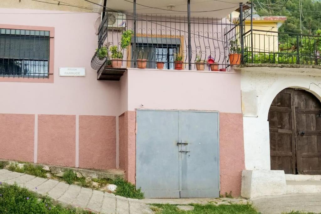 Krujë Kasmi Home מראה חיצוני תמונה